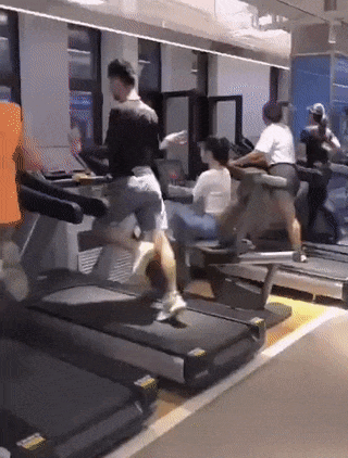Guy in gym runs like a girl