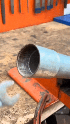 Trick for unscrewing pipe