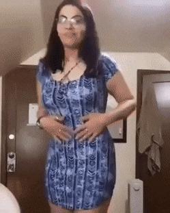 Girl tightens stomach